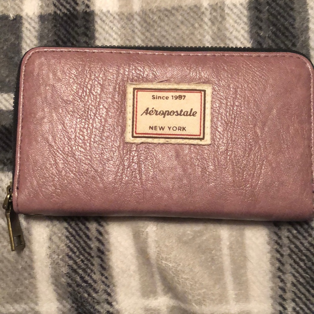 Beautiful wallet with lots of room for cards, cash, and coins